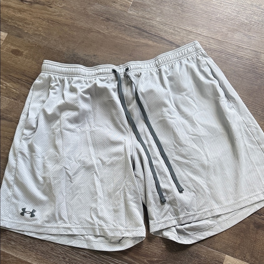 Under Armour Men's Light Gray Athletic Shorts